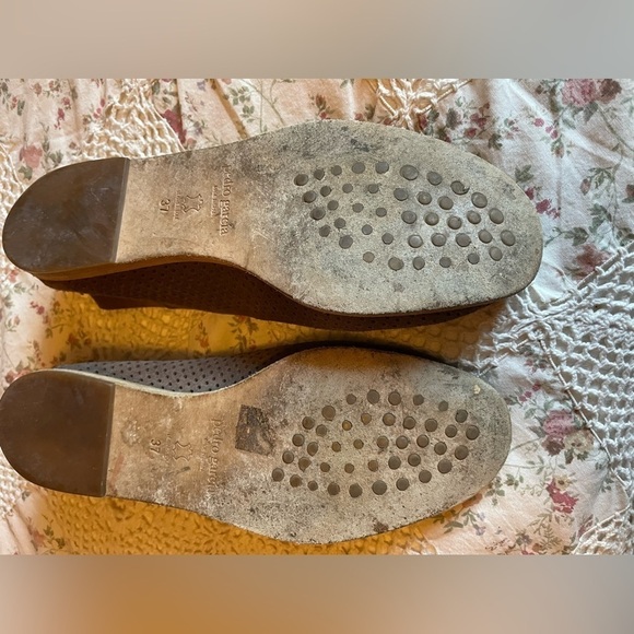 Pedro Garcia Yara flats.  Soft cocoa color top - Picture 6 of 7